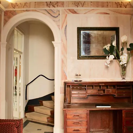 Σπίτι διακοπών Garden Mansion In Historic Center By Lovelystay