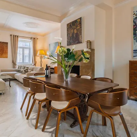 Garden Mansion In Historic Center By Lovelystay ליסבון