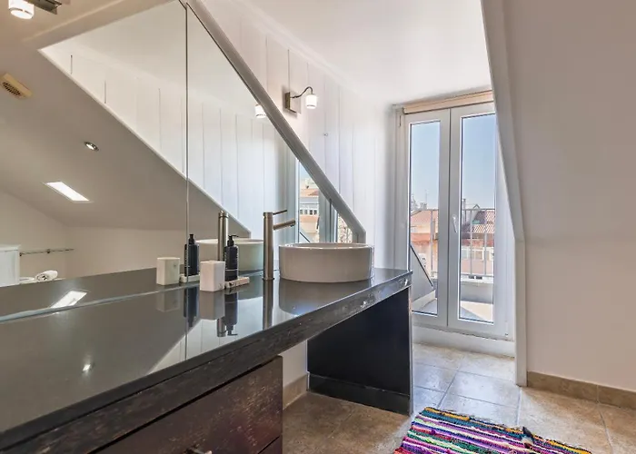 Ferienhaus Garden Mansion In Historic Center By Lovelystay Lissabon