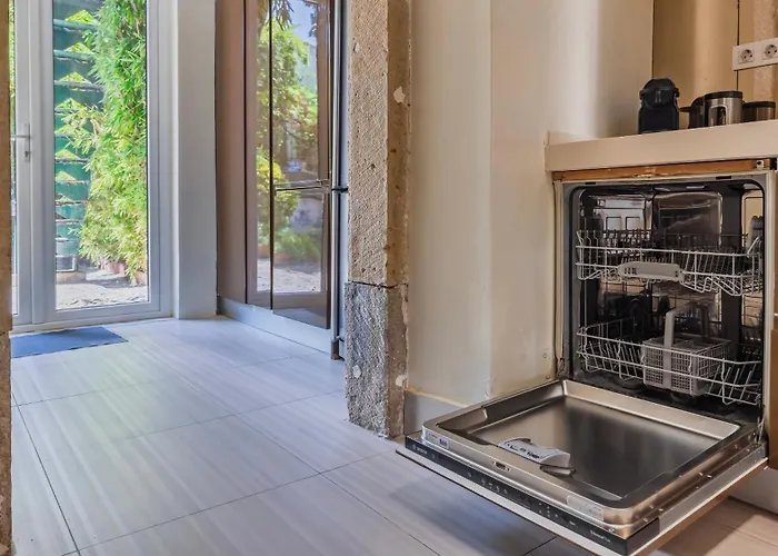 Ferienhaus Garden Mansion In Historic Center By Lovelystay