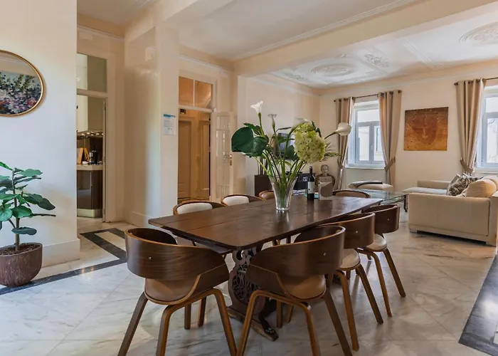 Garden Mansion In Historic Center By Lovelystay